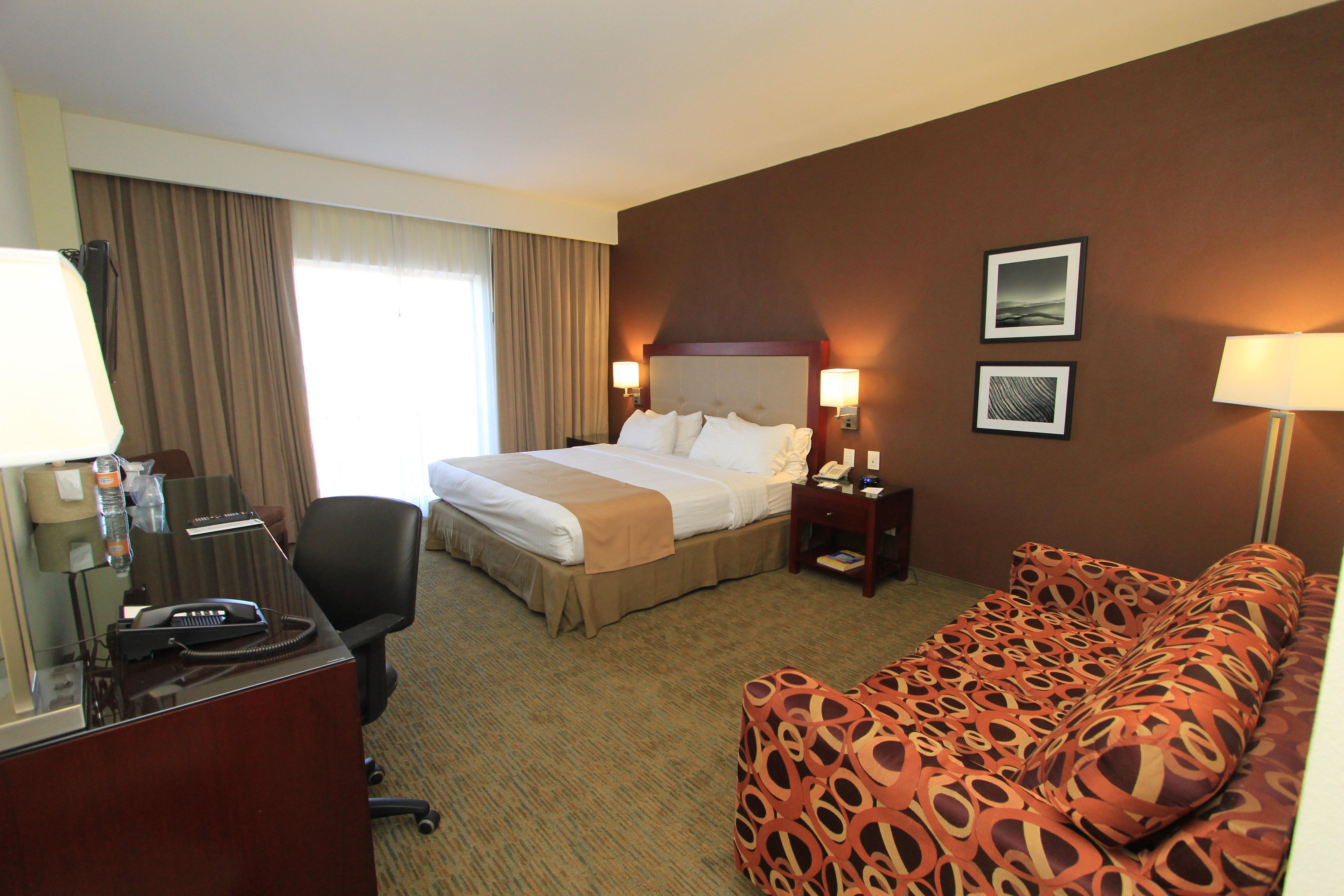 Holiday Inn Leon By Ihg Exterior photo
