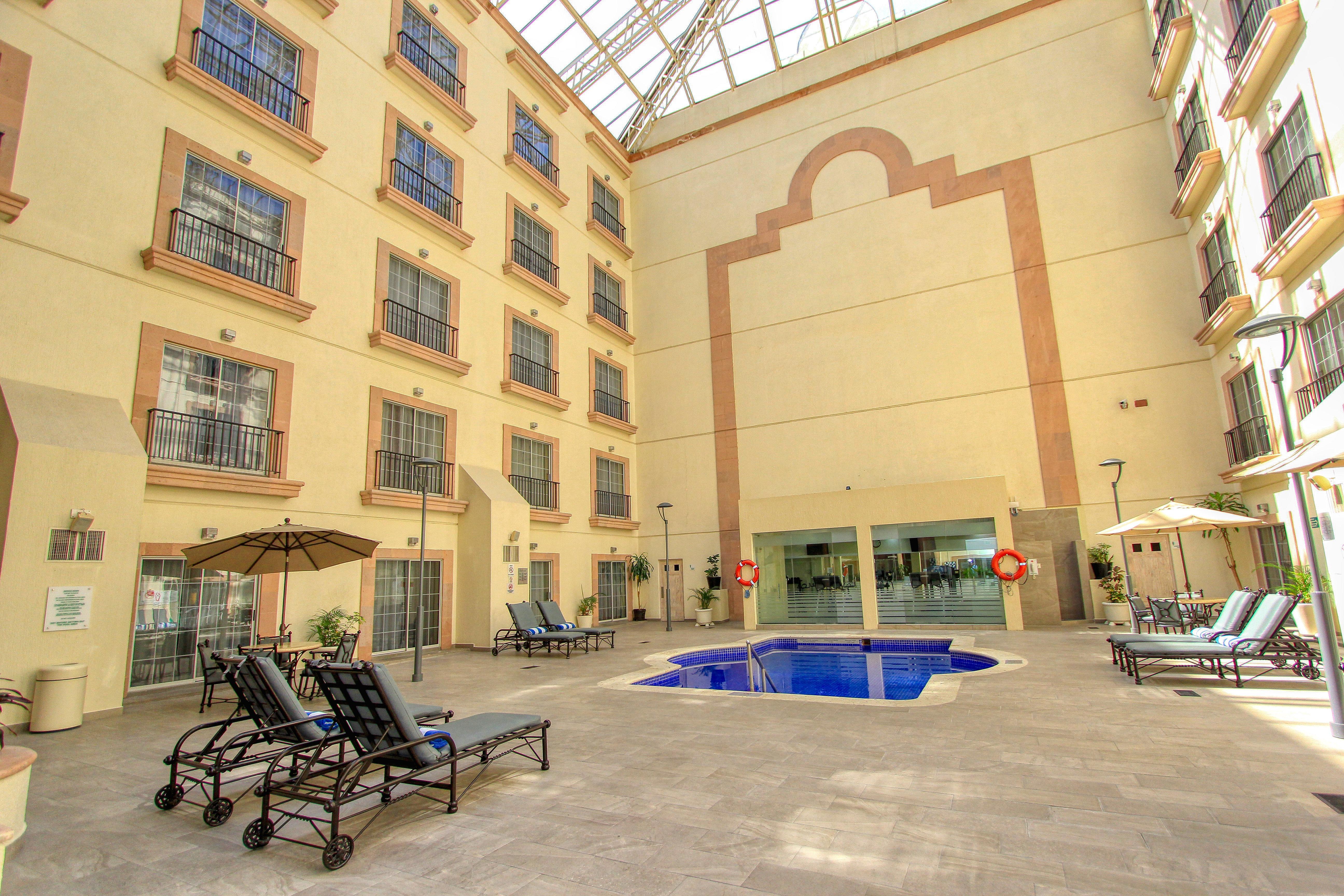 Holiday Inn Leon By Ihg Exterior photo