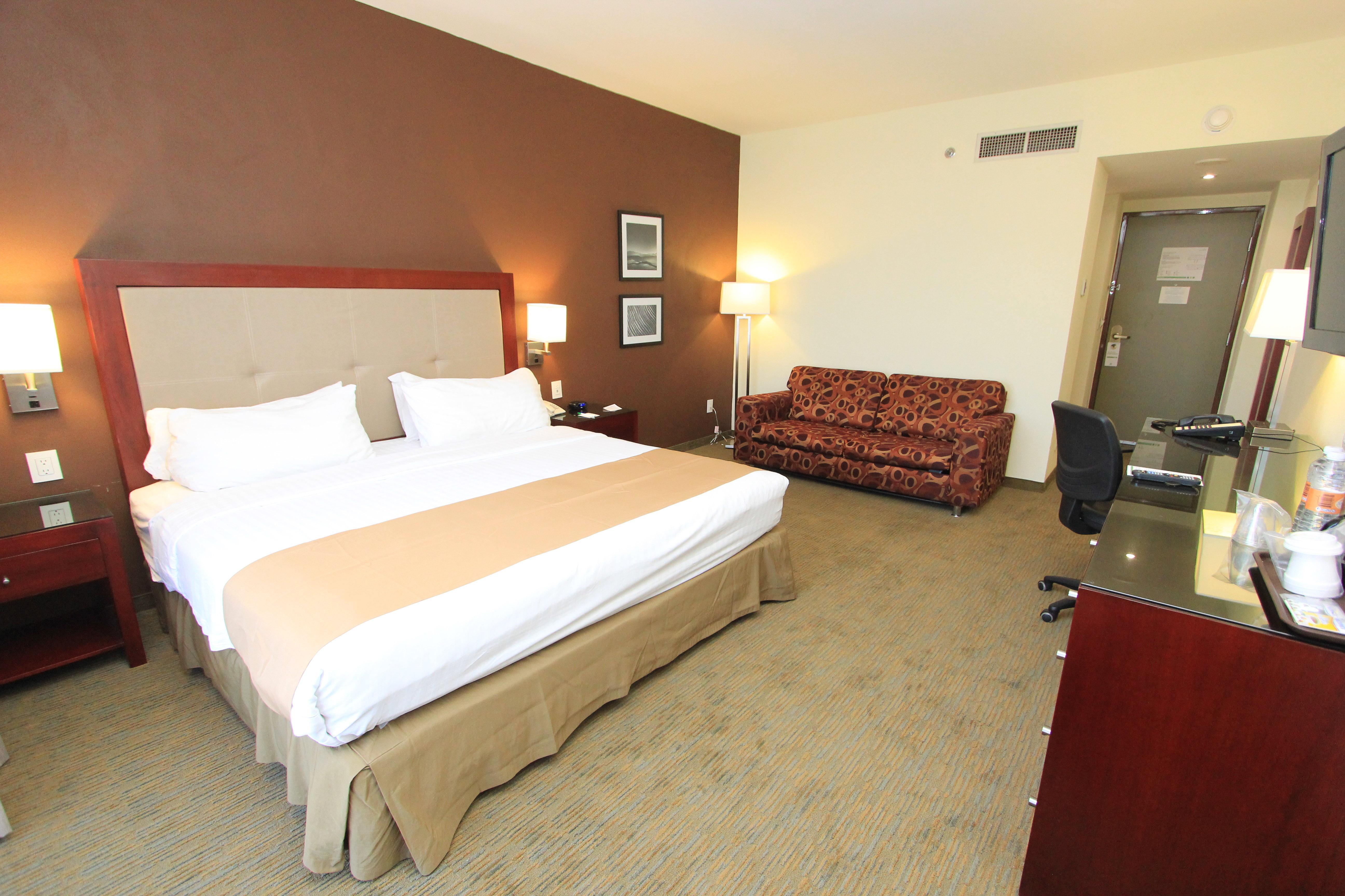 Holiday Inn Leon By Ihg Exterior photo