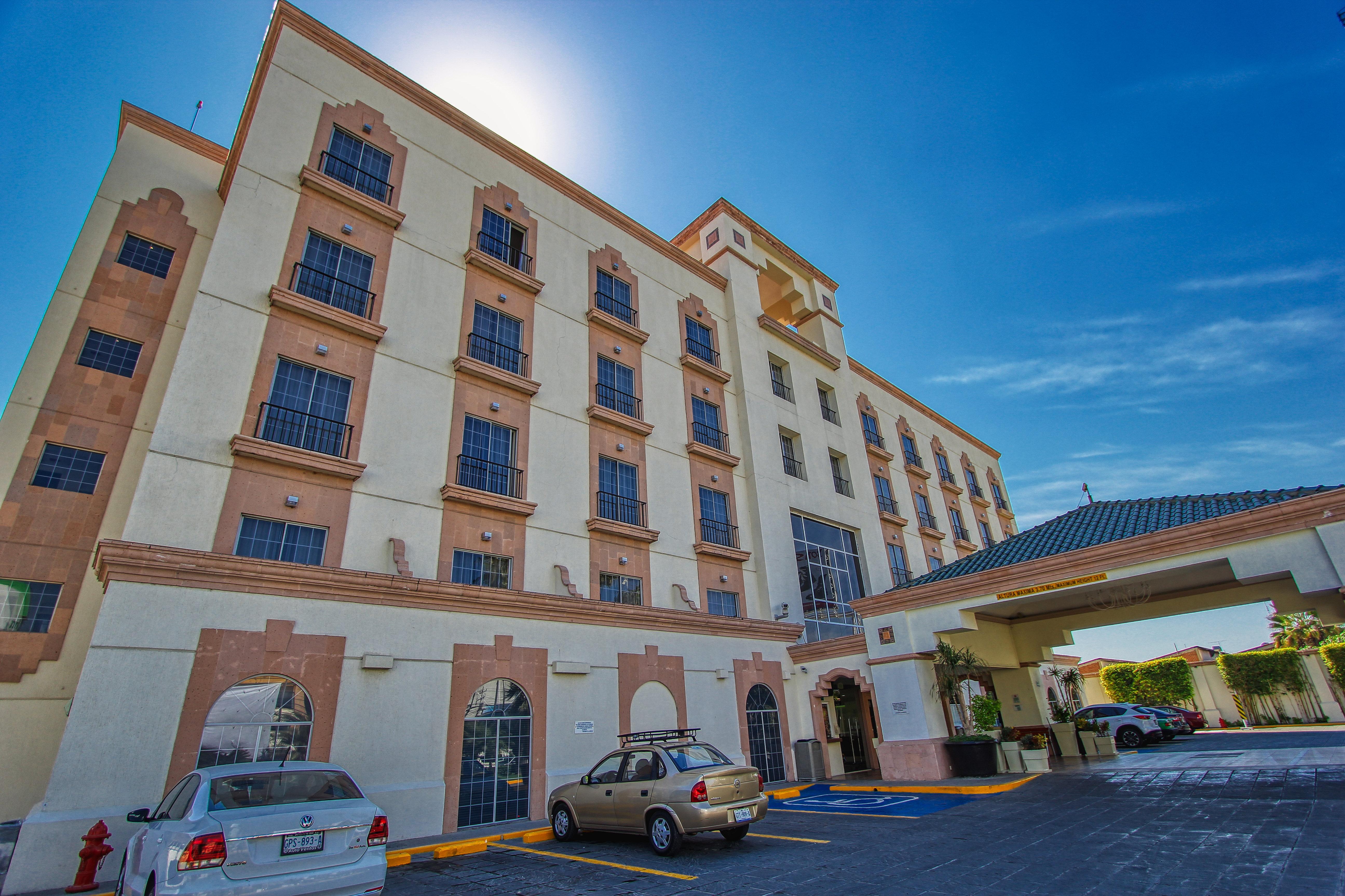 Holiday Inn Leon By Ihg Exterior photo