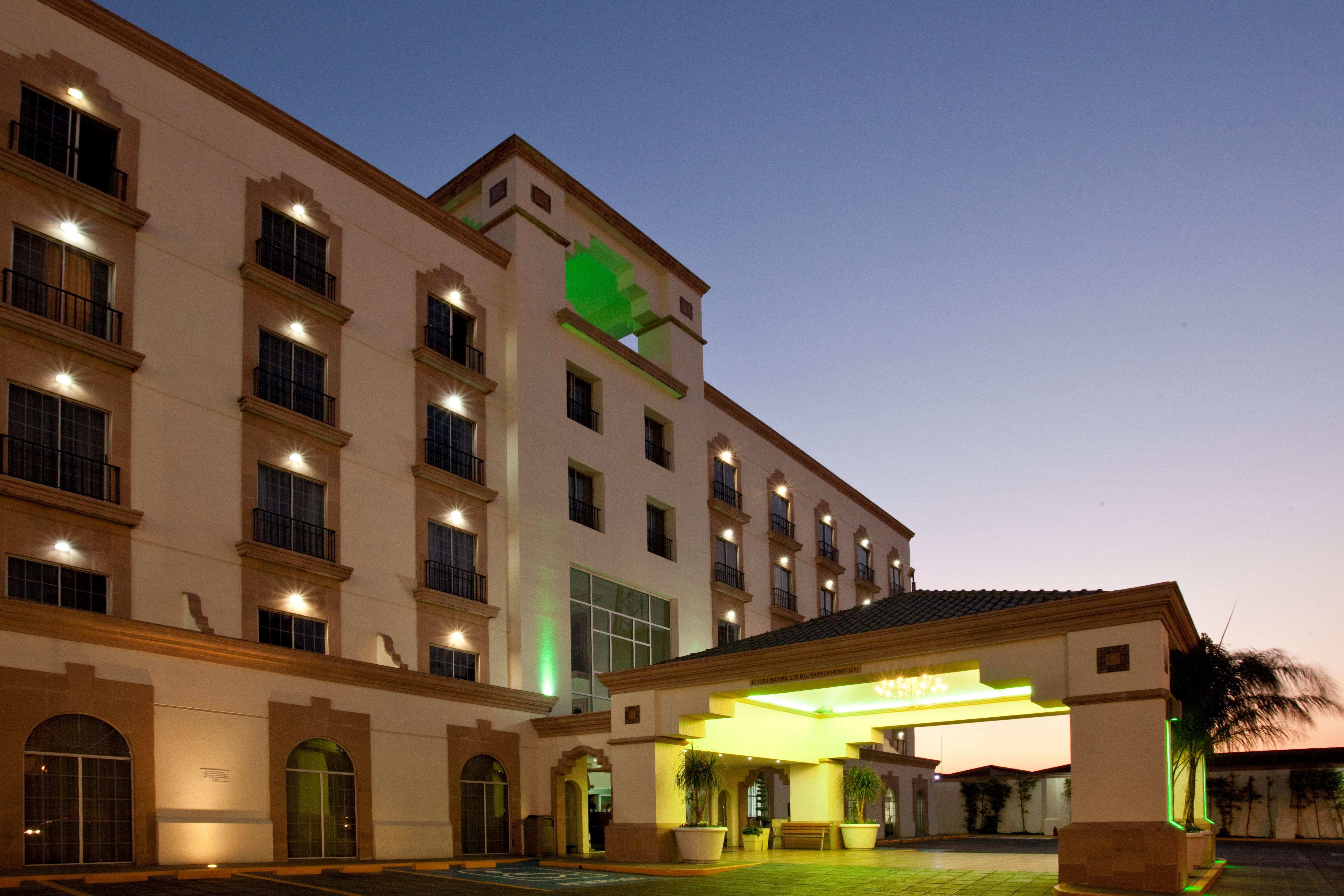 Holiday Inn Leon By Ihg Exterior photo