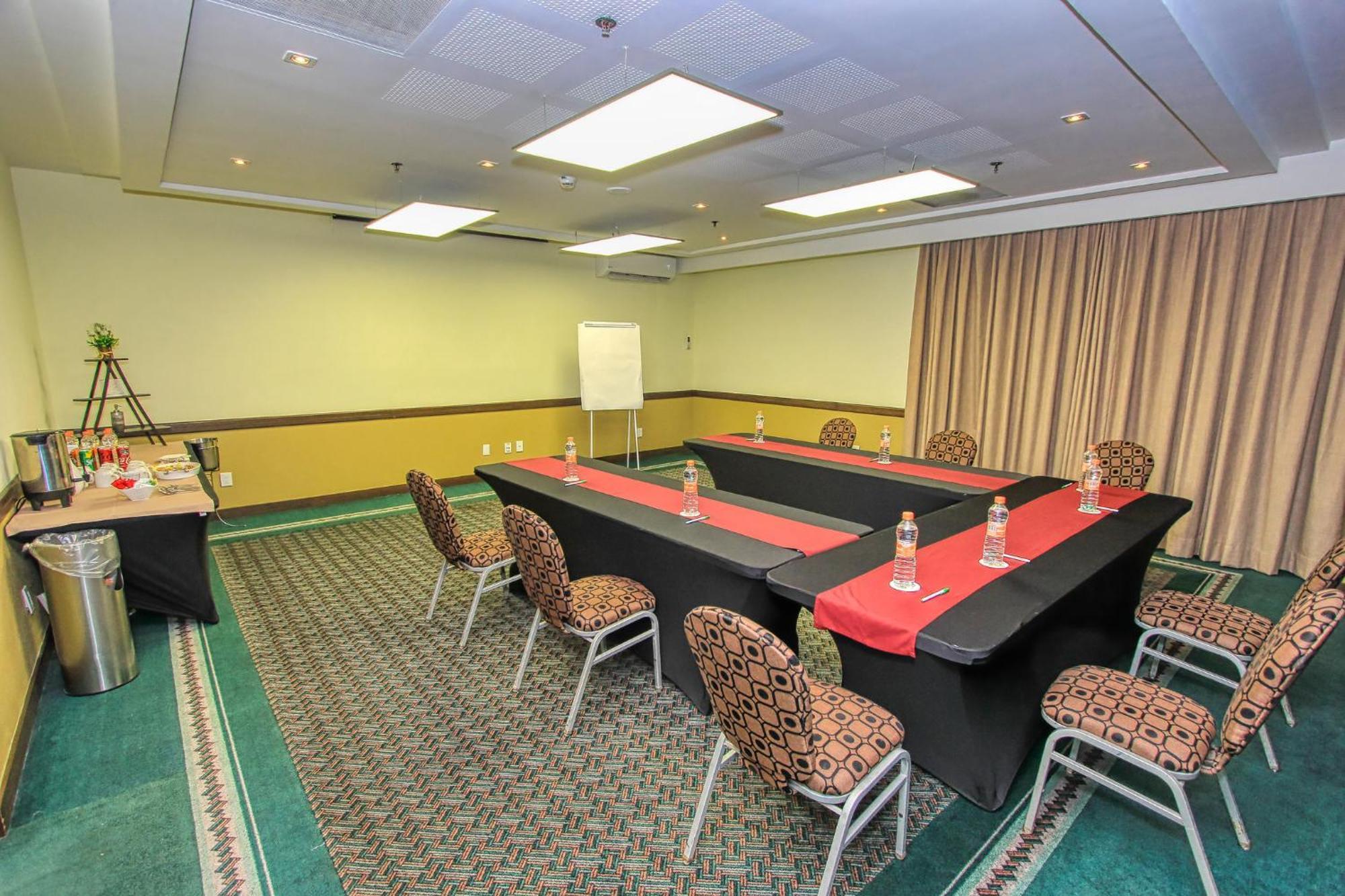 Holiday Inn Leon By Ihg Exterior photo