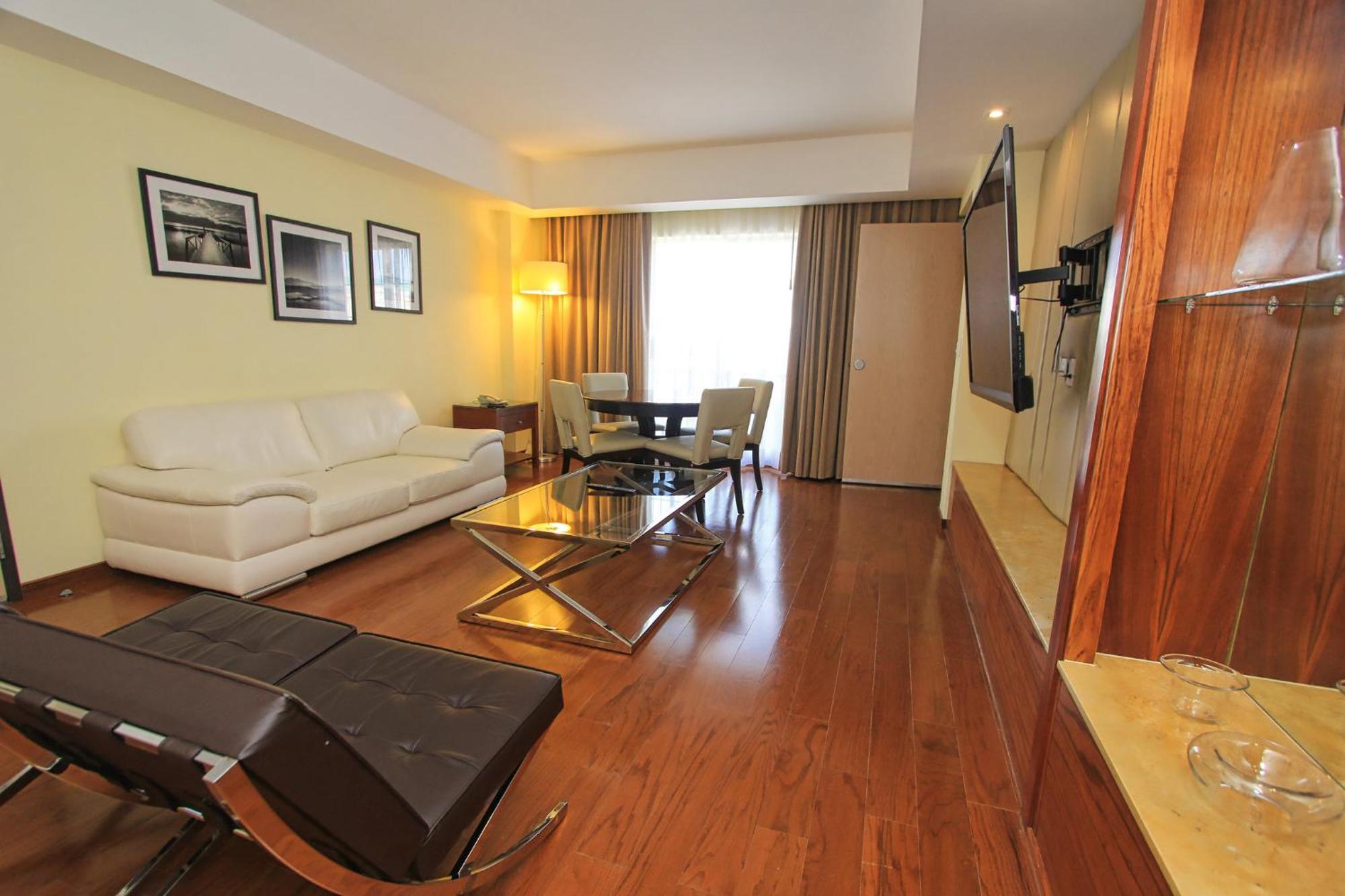 Holiday Inn Leon By Ihg Exterior photo