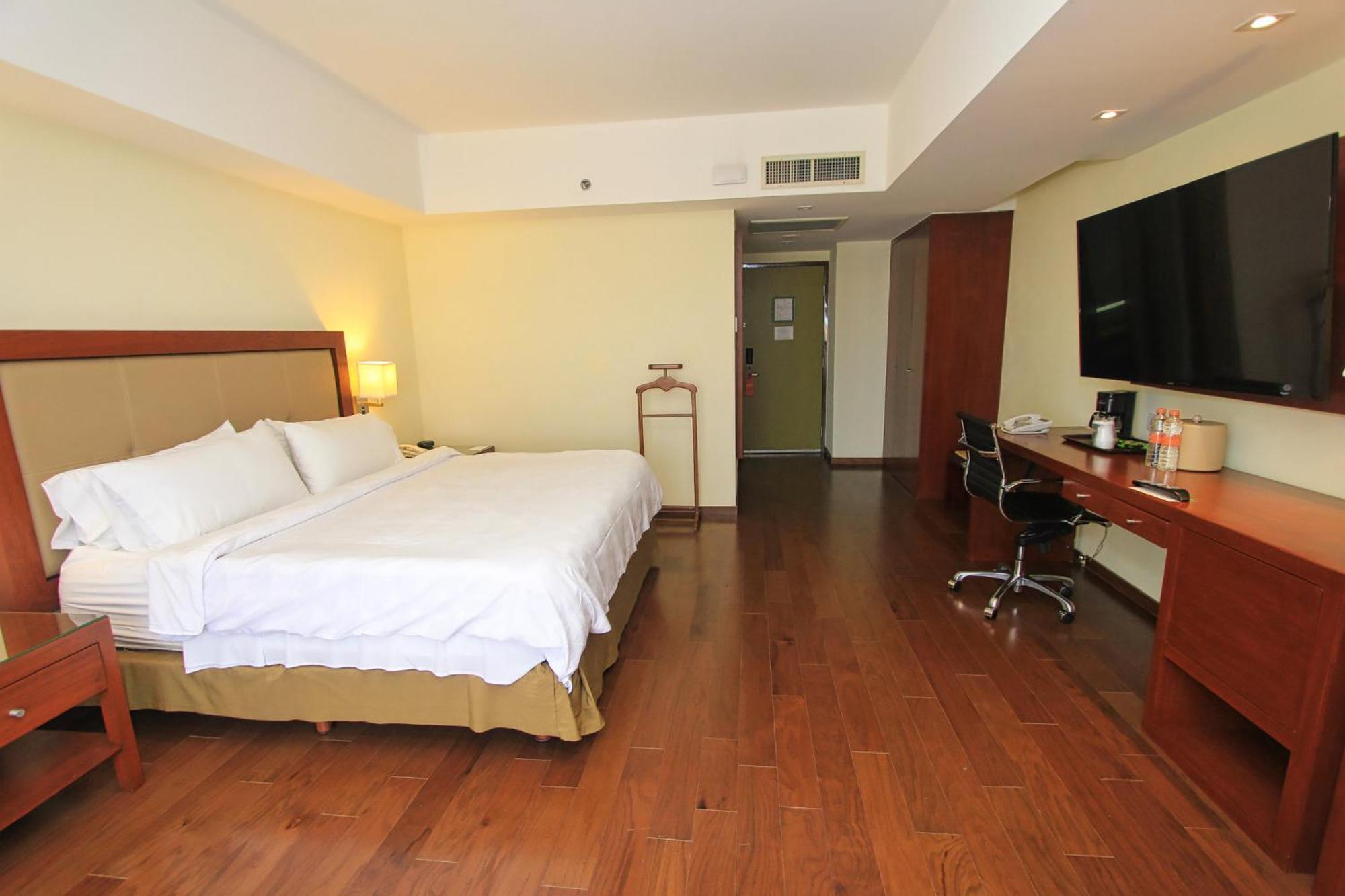 Holiday Inn Leon By Ihg Exterior photo